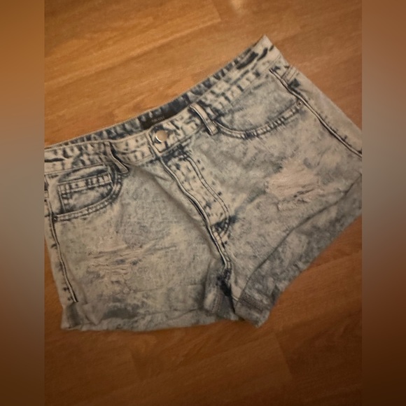 Forever 21 Cuffed Jean Shorts Size 29 Daisy Dukes/ Short Shorts Acid Wash - Picture 4 of 9